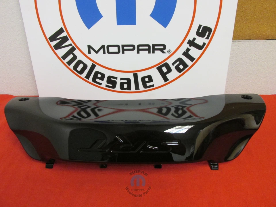 JEEP Grand Cherokee SRT para-choque reboque engate acabamento moldura SRT 8 NOVO FABRICANTE DE EQUIPAMENTO ORIGINAL MOPAR - Imagem 4 de 4