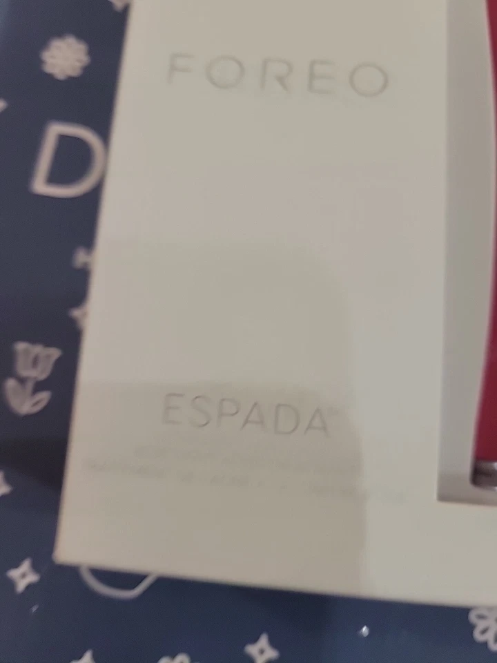 Foreo Espada Pro Level Blue Light Acne Treatment -NEW MAGENTA - Image 2 of 4