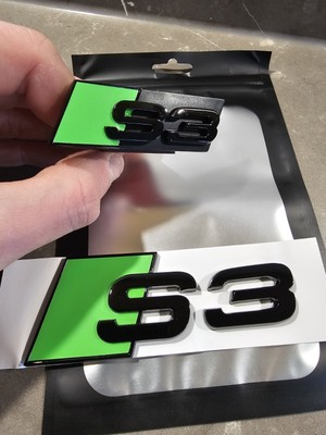  Audi S3 Glanz Schwarz und Grün  - Kofferraum und Kühlergrill Emblem Set