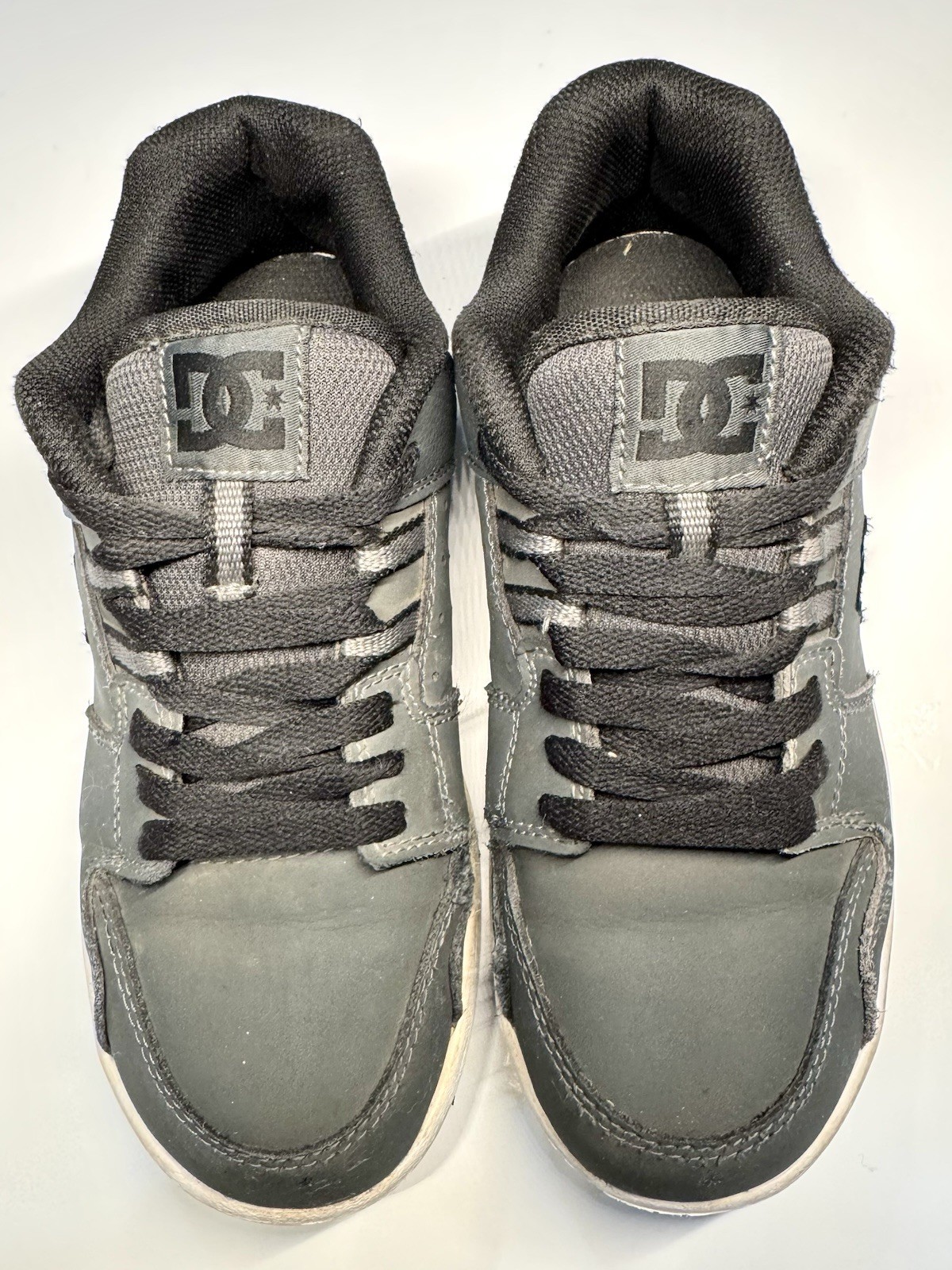 DC Shoes Boys Gray Low Top Skate Sneakers Size 5.5 Comfort L