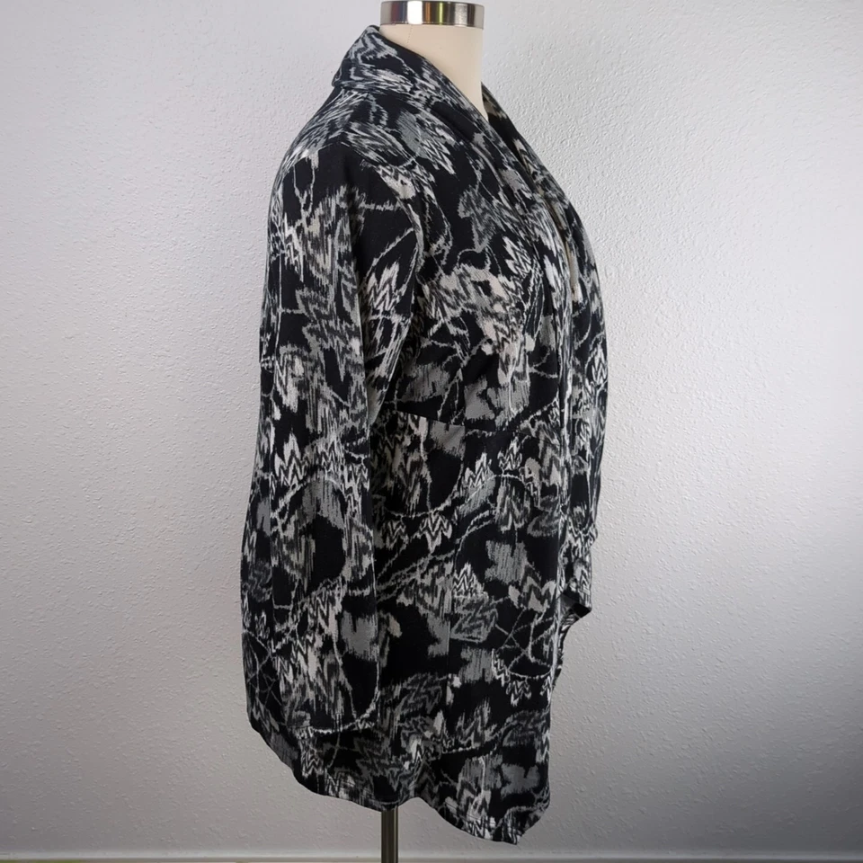 Cárdigan polar para mujer Liz Lange 1X negro abstracto floral frente abierto largo Slv Foto 3 de 4