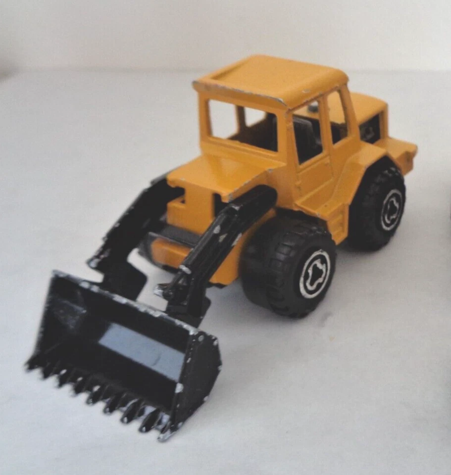 FRONT END LOADER/1970'S VINTAGE MAJORETTE LOADER. TRACTO 1/87. NO 211/263. - Image 3 of 4