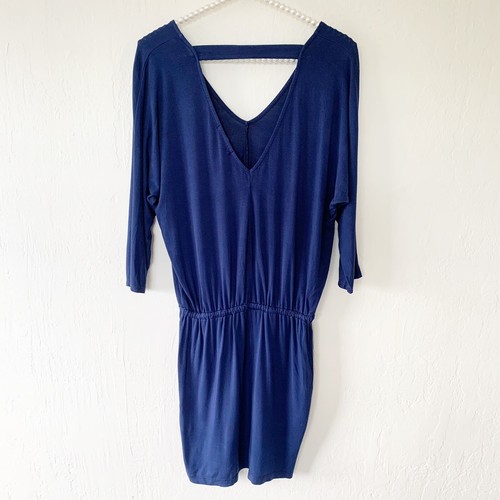 Mini abito Krisa Revolve blu navy scollo a V schiena a V taglia XS - Foto 2 di 8