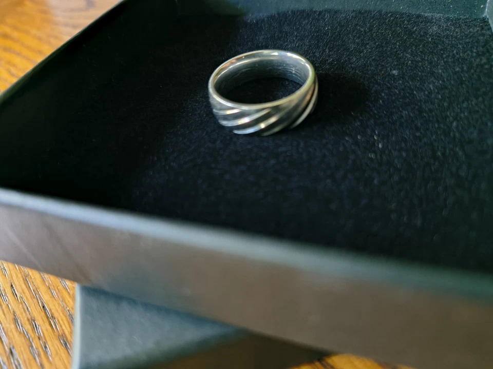 Titanium Wedding Band Ring Size 5.5 – Unisex Polished Silver Tone Comfort Fit - Image 2 of 4