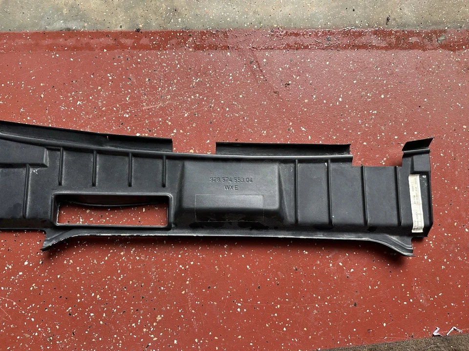 79-86 Porsche 928/928S Cowl Panel 92857415700 — 第 2/3 张图片