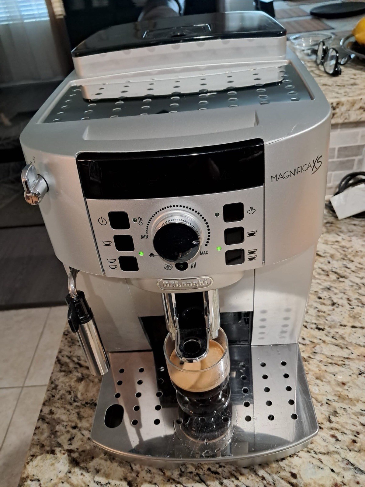 Delonghi ECAM22110SB Magnifica XS Espresso Maker
