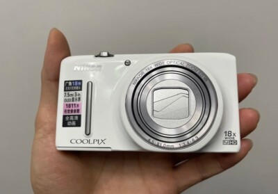 Nikon COOLPIX S9400 18MP Compact Digital Camera 18 x Optical Zoom