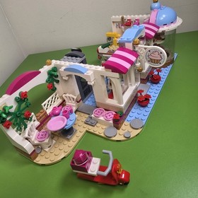 LEGO Friends: Heartlake Cupcake Cafe (41119) Complete W/ Minifigs, Inst. & Box!