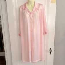 Vanity Fair Pink Nylon Short Robe with 3/4 sleeves with Floral embellishments
