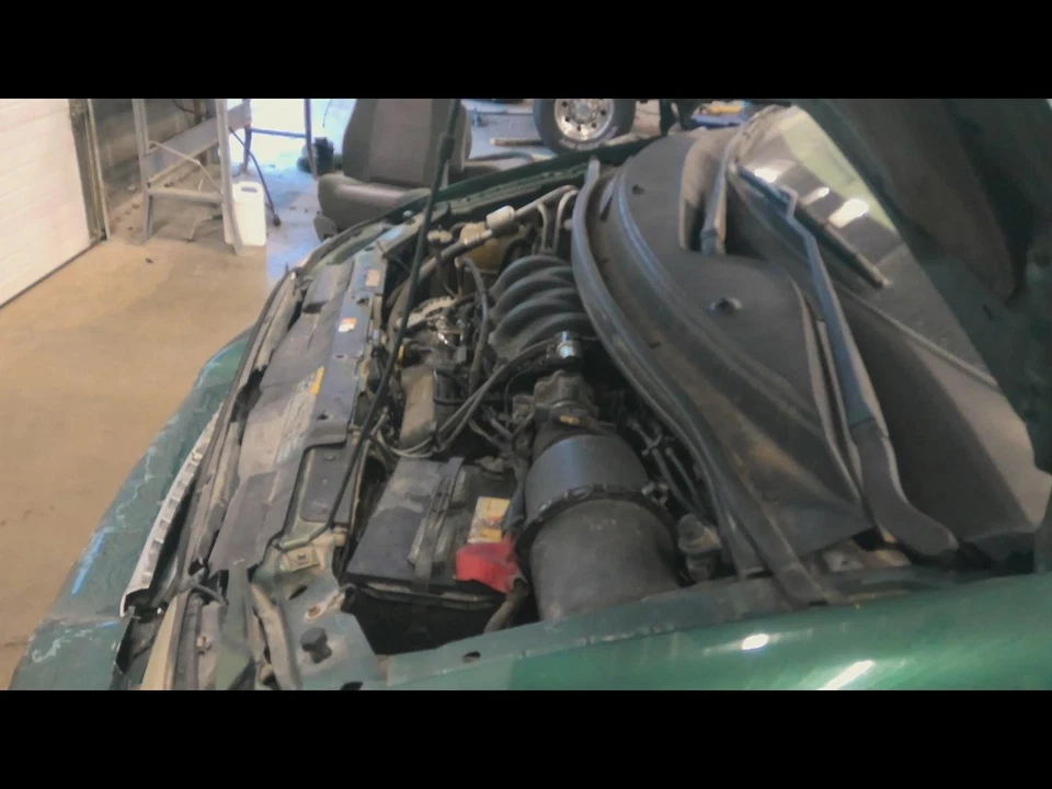 Used Washer Fluid Reservoir fits: 2003 Ford Windstar  Grade A - Image 3 of 4