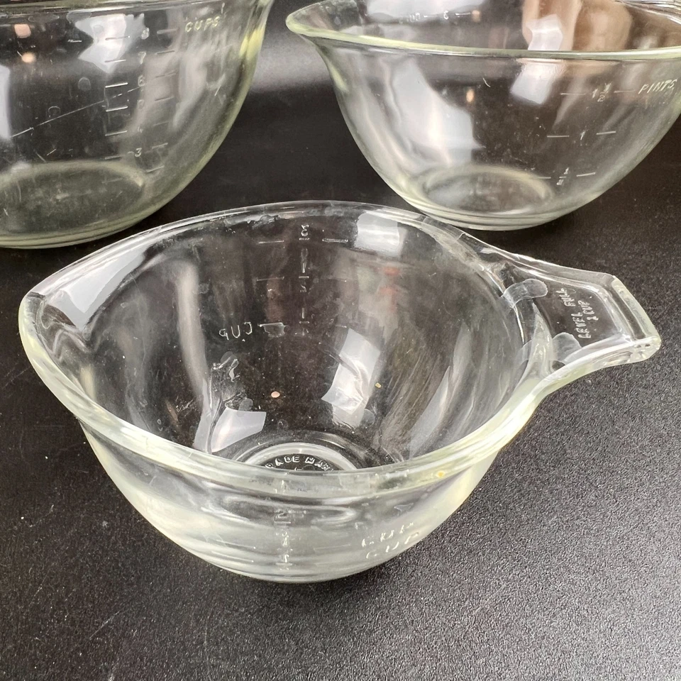 Vintage Pyrex Glass Measure/Mix Teardrop Nesting Bowls 1,3,8 Cup Set Of 3 - Image 3 of 4