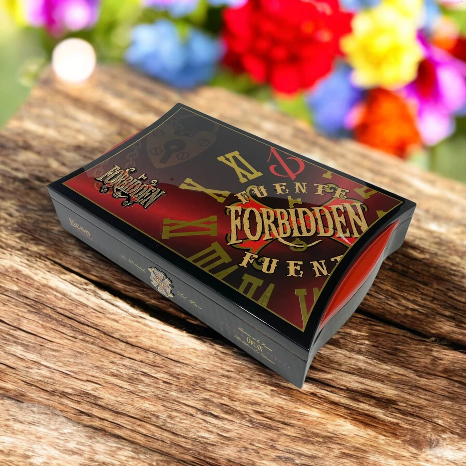 Caja de cigarros de madera vacía Arturo Fuente Opus X Forbidden Beso 12x7,75x2,5 Foto 3 de 4