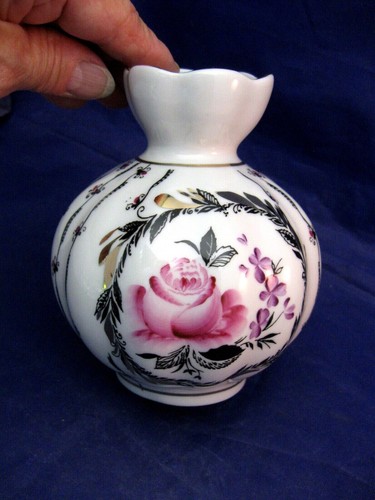 ANTIQUE VASE & MATCHING SMALL PEDESTAL BOWL - HAS A MAKERS MARK BUT NO NAME - Picture 2 of 10