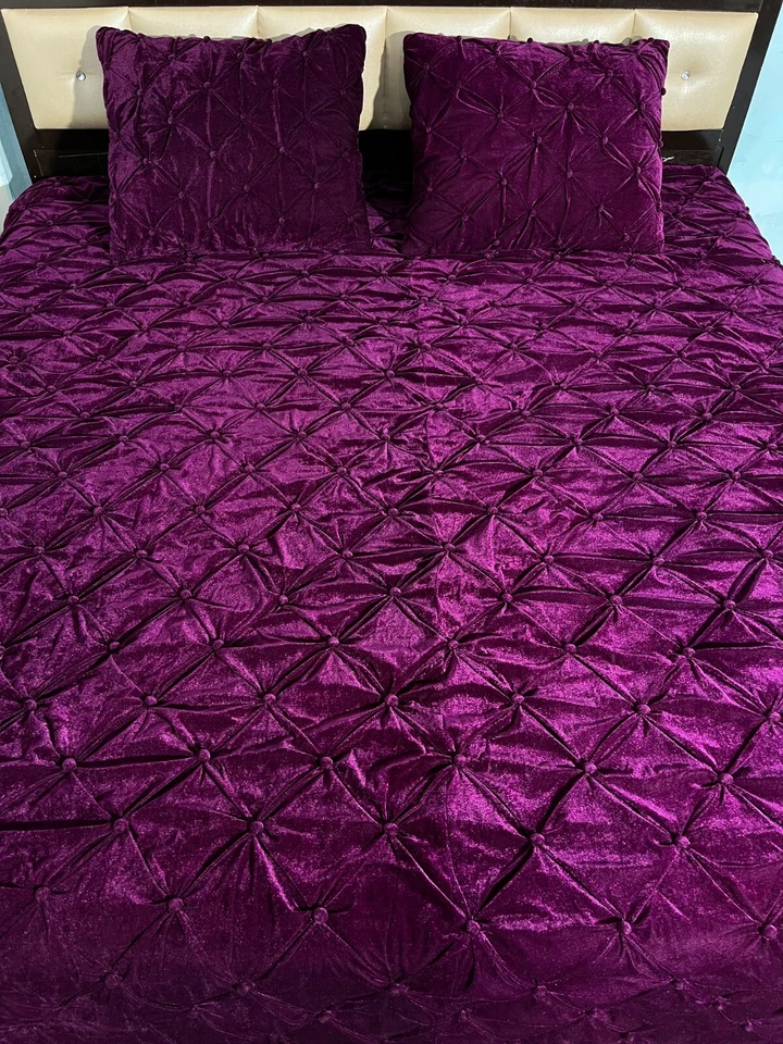 Edredón liso cálido ligero de terciopelo púrpura hecho a mano para dormitorio Foto 2 de 4