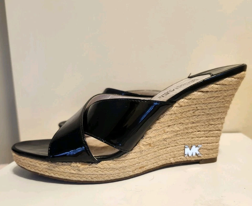 Sandalias de tacón de cuña Michael Kors "Kami" charol negro talla 9 Ret $229 Foto 2 de 4