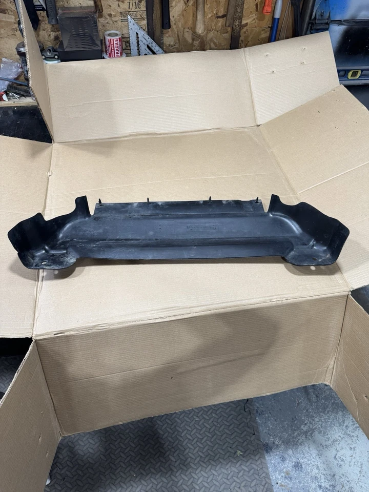 Parachoques delantero Thunderbird Cougar 1996 1997 deflector de cenefa de presa de aire inferior Foto 2 de 4