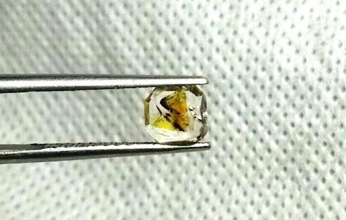 Petroleum Quartz Gemstones With Moving Bubble Rare And Fluorescent from Pakistan - Picture 9 of 11