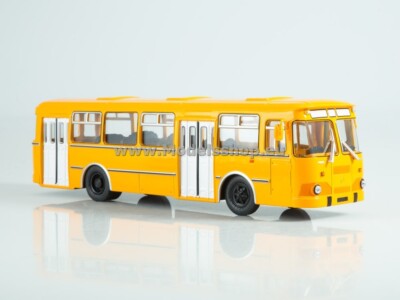 Bus magazine series (Modimio) with model of LIAZ-677M bus