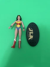 DC DIRECT JUSTICE LEAGUE OF AMERICA WONDER WOMAN BRAND NEW LOOSE 2005.