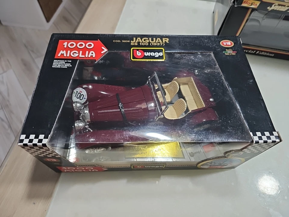 BURAGO 3206 Modellino 1/18 1:18 Jaguar SS 100 Mille Miglia 1937 Con Box - Immagine 2 di 4