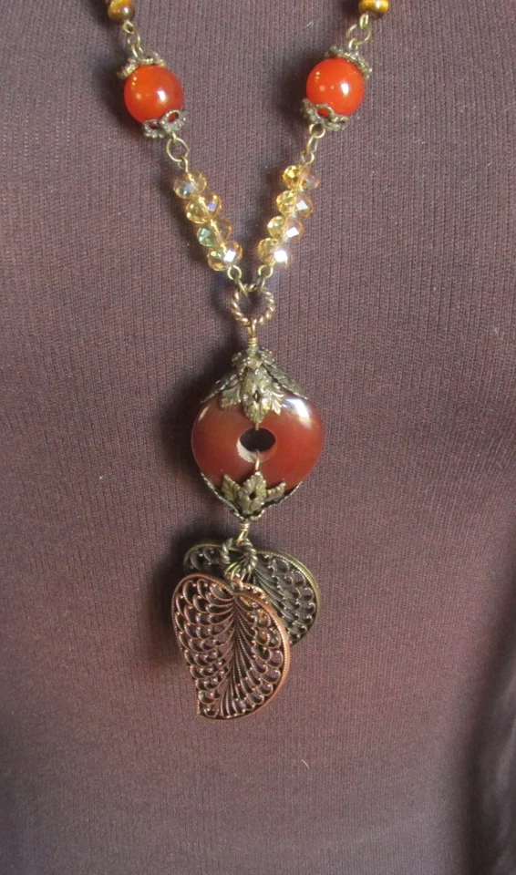 Colar Sweet Romance longo com miçangas tom dourado - Imagem 2 de 4