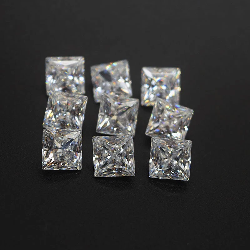 Lote de 50 piezas 4x4 mm corte princesa blanco circón camboyano certificado precio al por mayor Foto 2 de 4