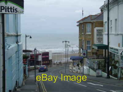 Foto 6x4 Pier Street, Sandown Pier Street, wie der Name schon sagt, führt t c2012