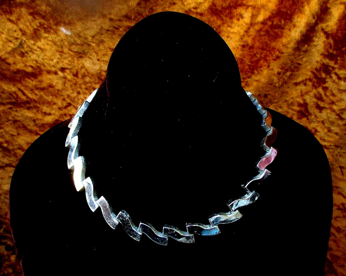 VINTAGE WEIGHTY ART DECO CHROME ZIG-ZAG NECKLACE BY MONET