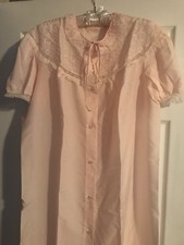 NWOT VTG BARBIZON "CINDY" PINK WOMENS NIGHTGOWN w WHITE EMBROIDERY AND LACE SZ L