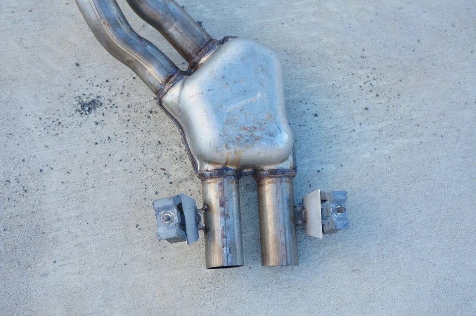 2003 - 2008 BMW Z4 GENIUNE OEM Exhaust Muffler 2058833206 7514157 - Image 2 of 4