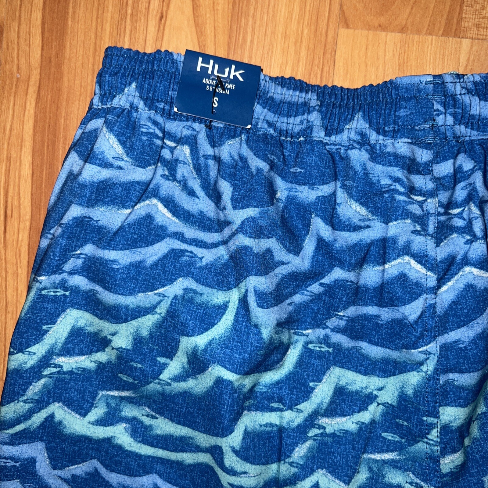 HUK Men’s Pursuit Salt Dye Volley 5.5” Swim Shorts Beach Glass Size