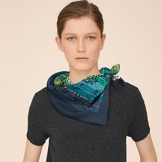 Hermes Ladies Black Jungle Love Rainbow 90 に刺繍 スカーフ Hermes Ladies Black Jungle Love Rainbow 90 Embroidered Scarf