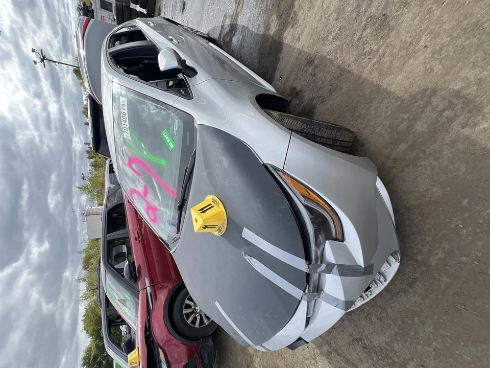 Toyota Corolla 2022 puerta trasera izquierda plateada - buen estado, 120 k millas Foto 3 de 4