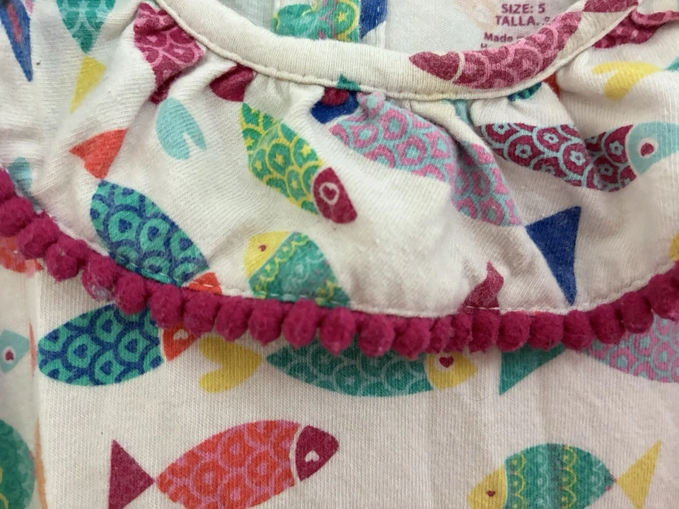 Vestido swing Nannette infantil meninas colorido peixe babado algodão sem mangas creme tamanho 5 - Imagem 3 de 4