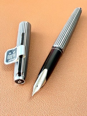 Pilot Custom 18K-WG Fountain Pen H676 1972 Vintage, F Nib, Silver Stripe Barrel