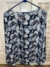 The Loft Women’s Floral Blouse Size M￼￼
