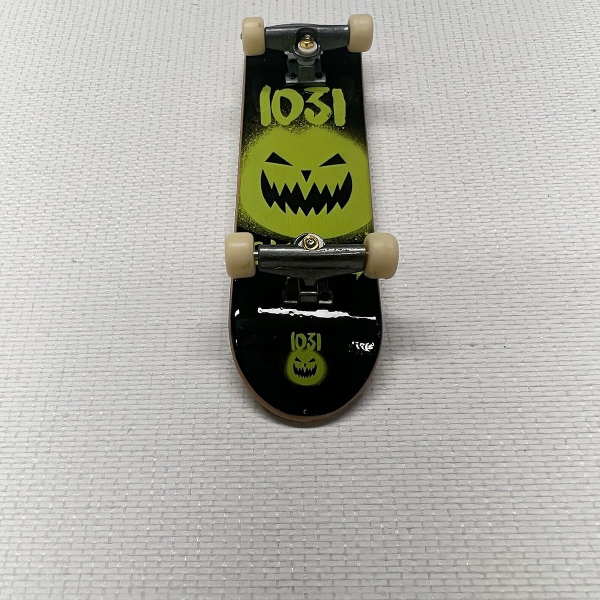 VTG Tech Deck 1031 Finger Board Y2K Toy Figure Skateboard Skull