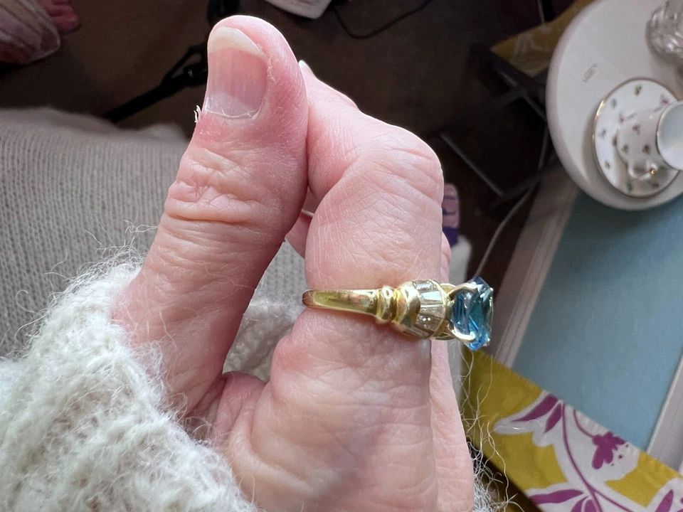 Anillo oro amarillo 14k talla 7 con topacio verde/10 diamantes diseñado por firma Foto 4 de 4