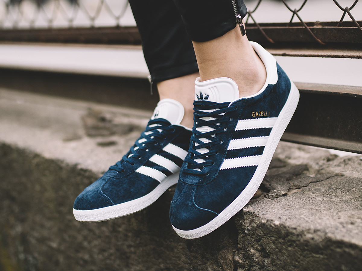 Genuine Adidas Gazelle originals Classic Navy/White Shoes size 4 bnib | eBay