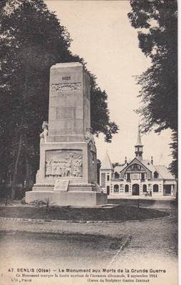 SENLIS 47 le monument aux morts