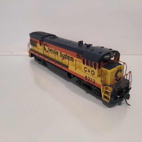 Locomotora diésel Athearn HO Chessie System U30B C&O 8212 pasamanos pintados KDs | Zustand: Used