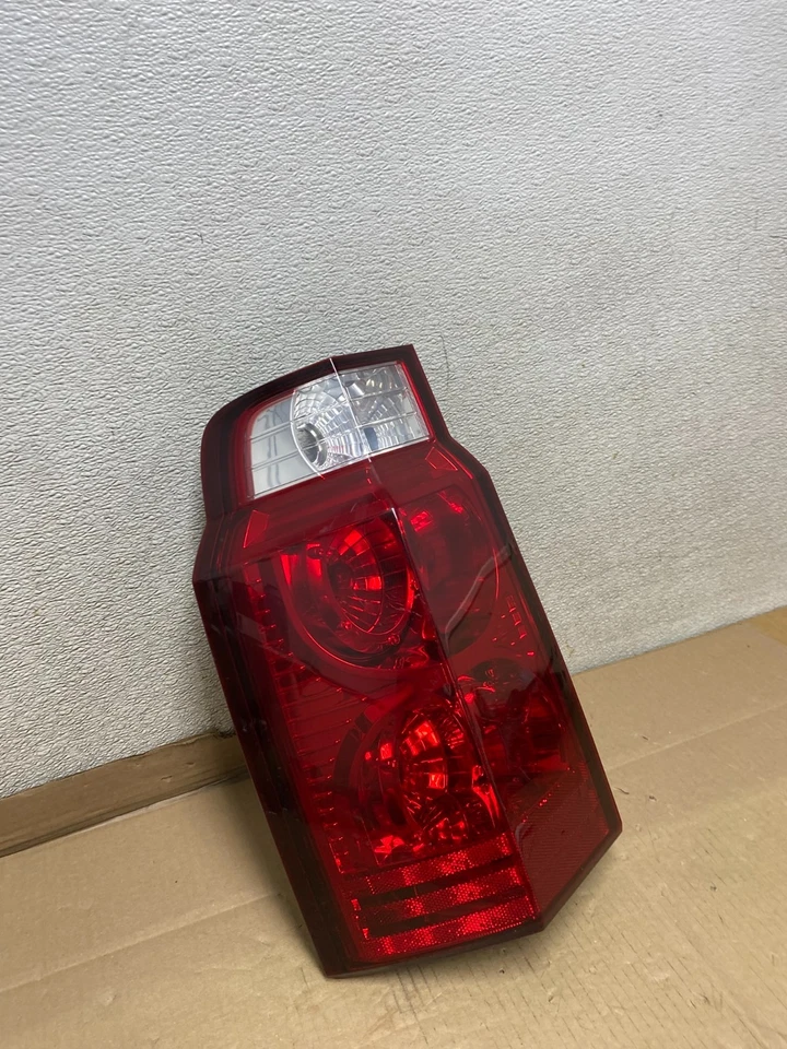 Luz trasera izquierda del lado del conductor Jeep Commander 2006 a 2010 OEM U2828 DW Foto 3 de 4