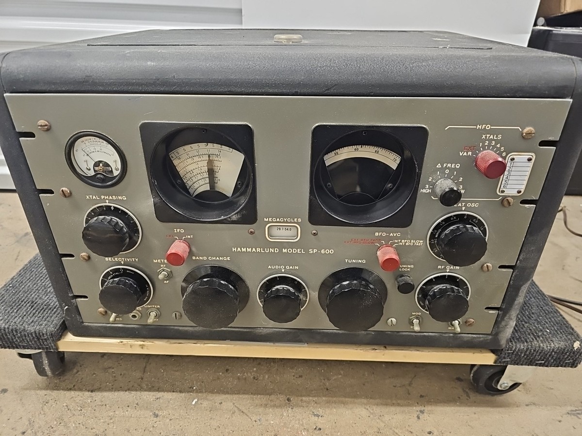 Hammarlund Super Pro Series SP-600 JX-17. w/Original Cabinet