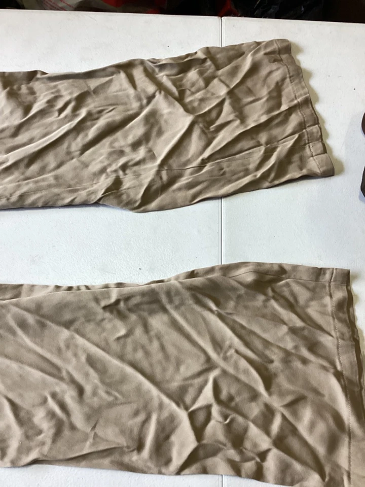 Pantalones de seda, beige 26” cintura ligero tiro alto en buen estado Foto 3 de 4