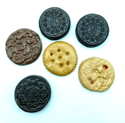 Set of 6 Vintage Plastic Cookie Refrigerator Magnets Cookie Sized Oreo? Others