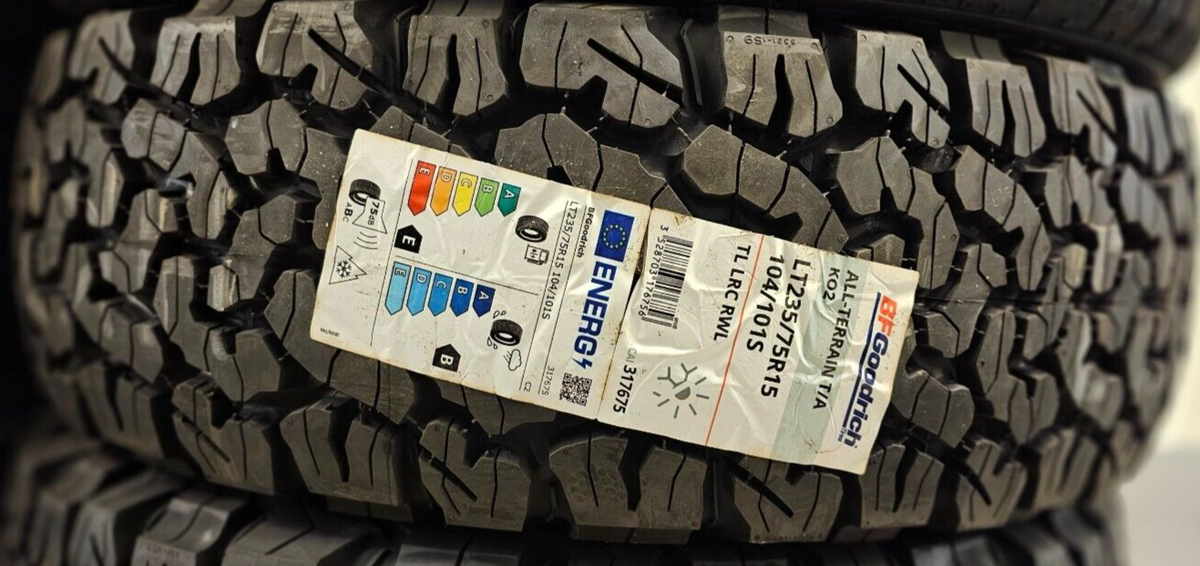 BFGoodrich All-Terrain T/A 15インチタイヤ Amazon.com: BFGoodrich All Terrain T/A KO2 Radial Car Tire