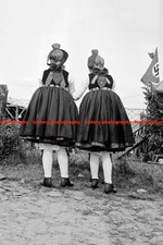 F012864 Girls Western Hessian Array Schwalm Germany 1930s