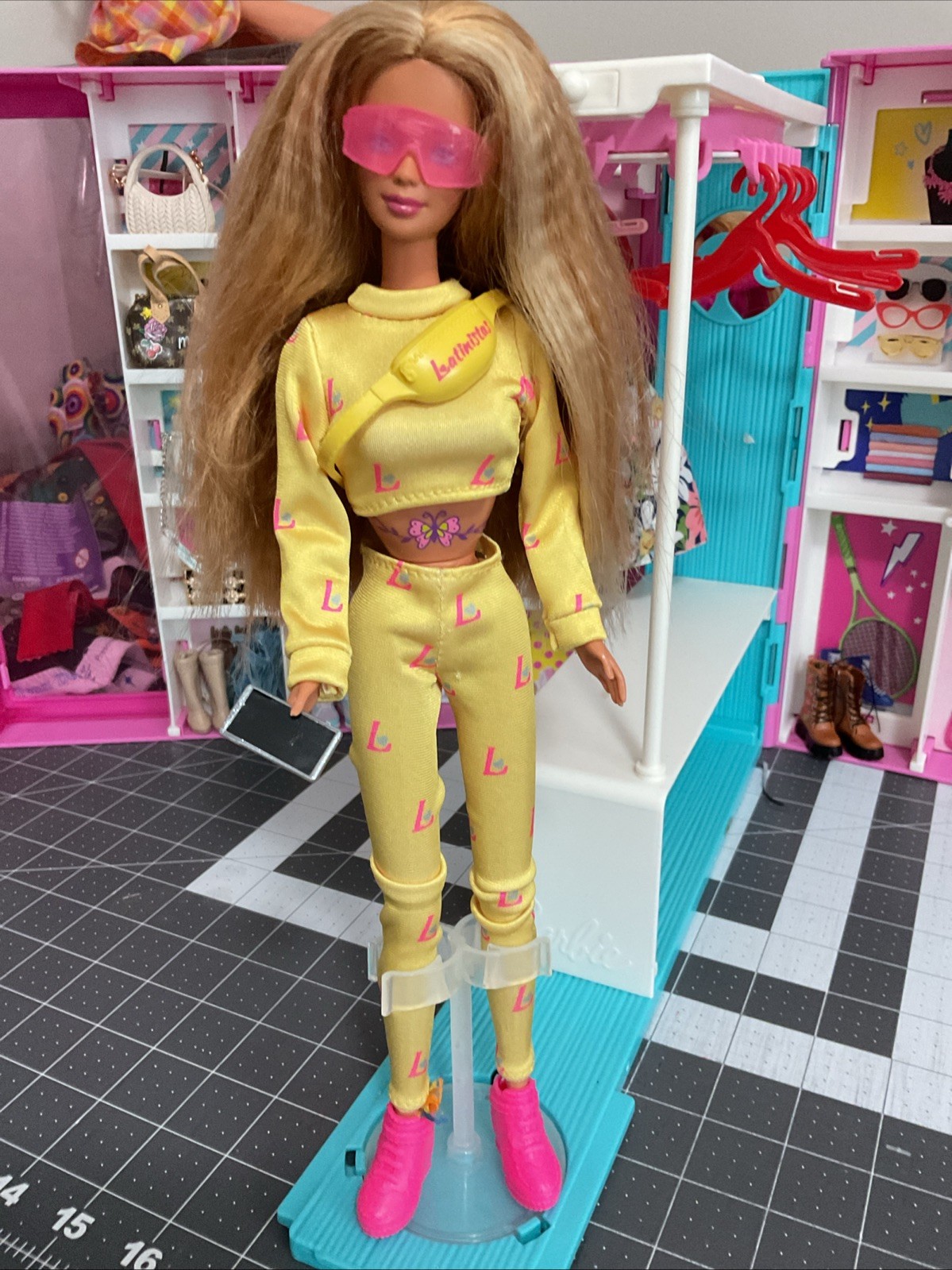 Vintage 1998 Mattel Butterfly Art Barbie doll