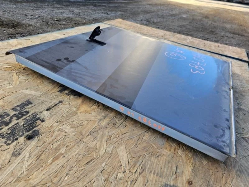 Casa rodante Western Alpine 02 usada izquierda #6 almacenamiento maletero puerta 29x32 aprox Foto 3 de 4