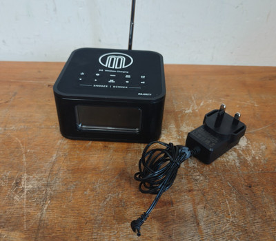 Majority Knapton Nachttisch Radiowecker mit Bluetooth Stereo 15W Wireless Charging